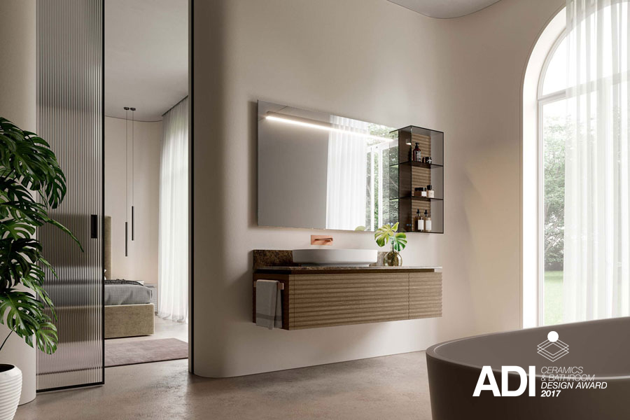 Designová koupelnová skříňka Dolcevita od Ideagroup se zaoblenými rohy a vlnitým povrchem. Retro-moderní styl koupelny, elegantní svislé rýhování, vysoké nožky a luxusní povrchová úprava v pastelovém laku