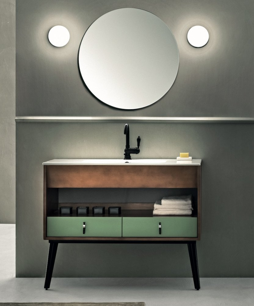 Detail povrchové úpravy a čisté hrany kolekce Modì od Gaia Mobili. Matný lak v barvě RAL, špičkové italské lakování a minimalistický detail klasického nábytku, ASSO Praha.