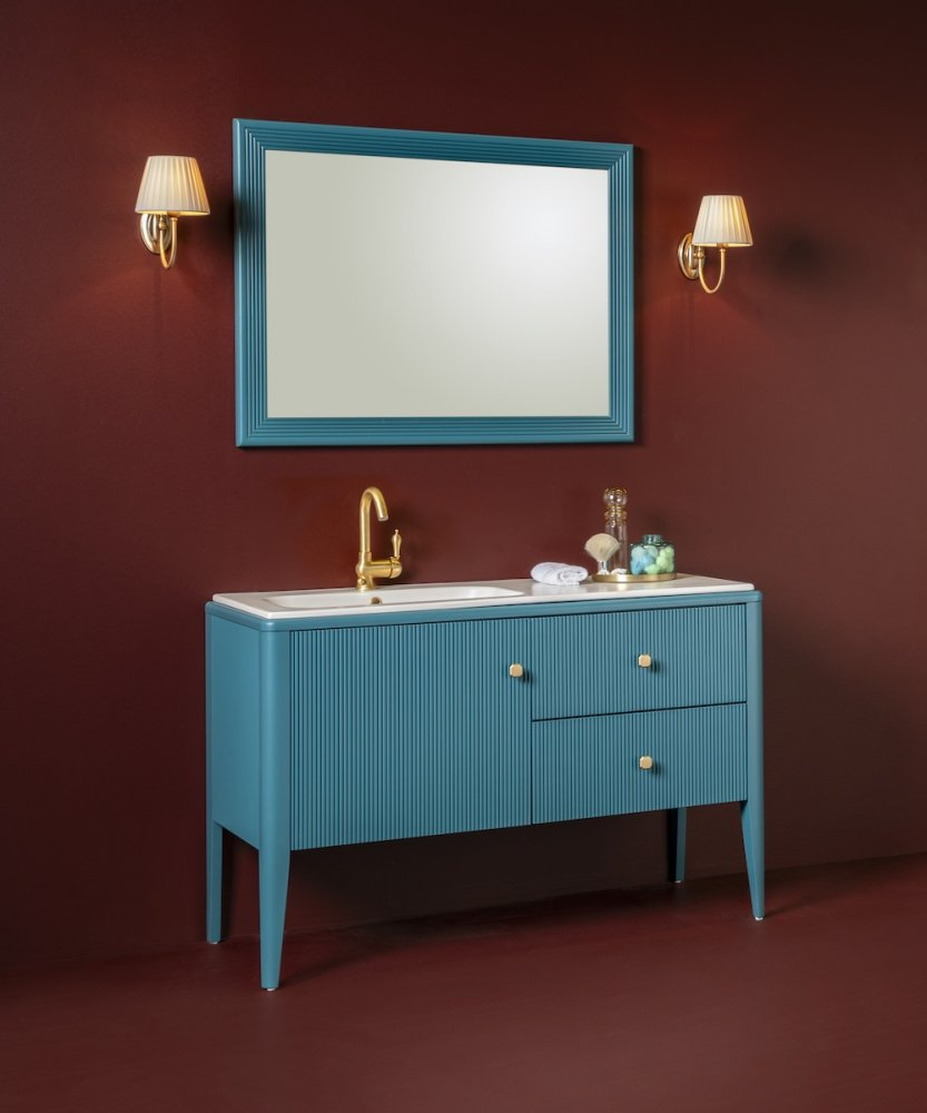 Koupelnová skříňka Gaia Mobili v kombinaci dvířek a zásuvek. Moderní klasický styl s texturovaným povrchem, elegantní úložný prostor pro luxusní interiéry, nabídka ASSO Praha.